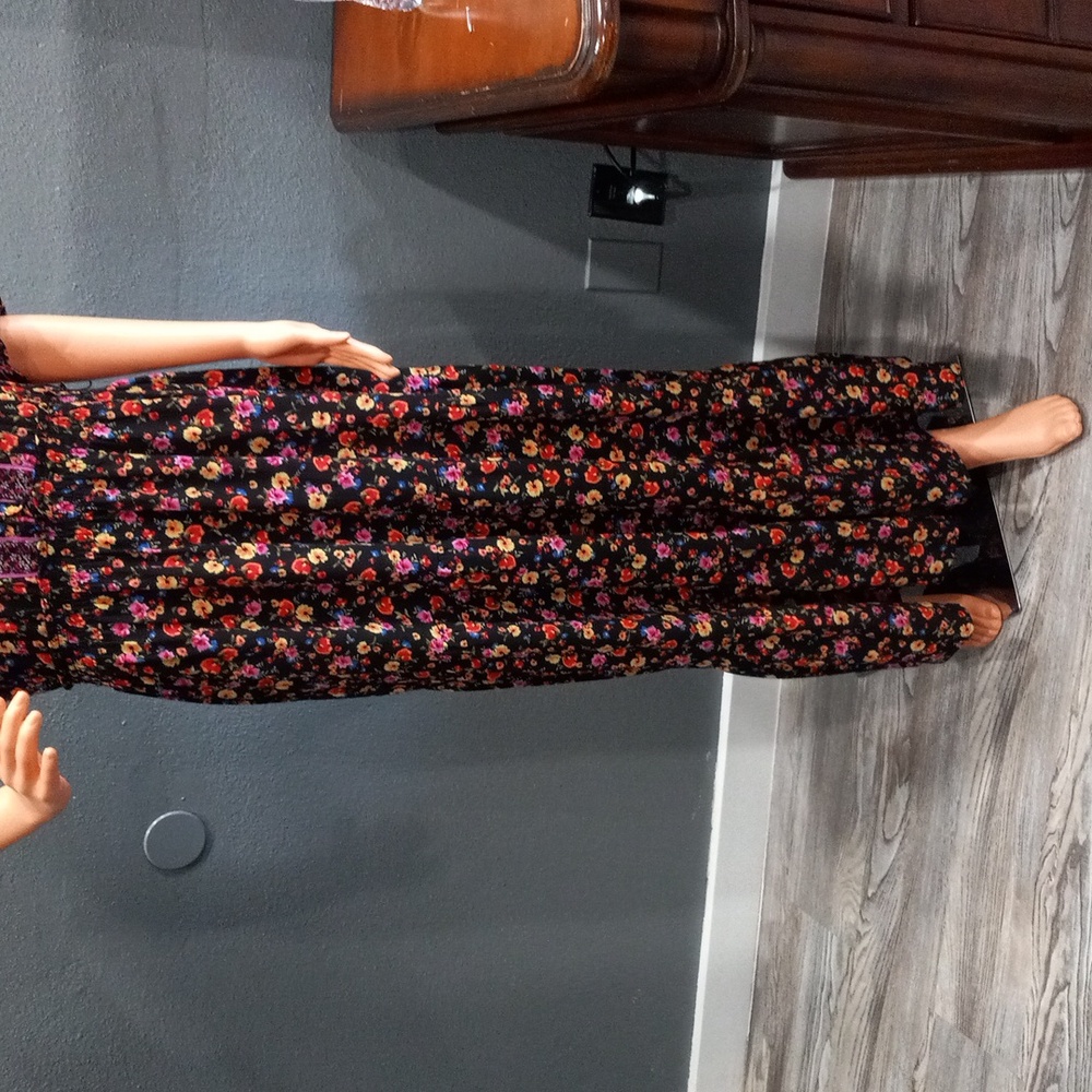 London Style Women's Floral Maxi Dress Short Ruffled Sleeves V-neckline Size 12 - Picture 3 of 16